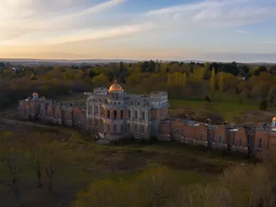 7 Potret Istana Megah yang Kalahkan Buckingham: Terbengkalai-Berhantu
