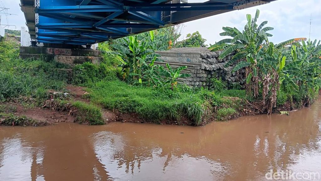 Foto: 11 Tahun Mangkraknya Revitalisasi Kali di Jaksel yang Sering Bikin Banjir Foto: 11 Tahun Mangkraknya Revitalisasi Kali di Jaksel yang Sering Bikin Banjir