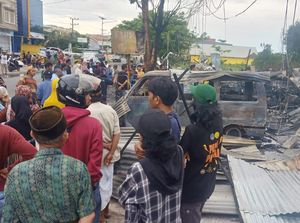 Kebakaran Hanguskan 11 Kios di Jeneponto, Kerugian Ditaksir Rp 2 Miliar Kebakaran Hanguskan 11 Kios di Jeneponto, Kerugian Ditaksir Rp 2 Miliar