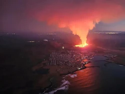 Rumah-rumah di Islandia Dilalap Lahar