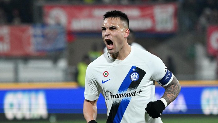 Soccer Football - Serie A - Monza v Inter Milan - Stadio Brianteo, Monza, Italy - January 13, 2024 Inter Milans Lautaro Martinez celebrates scoring their fourth goal REUTERS/Alberto Lingria