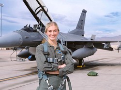 Keren! Pilot Pesawat Tempur Jadi Miss America 2024