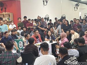 Warga Medan Tanya Polemik Hukum Pinjol, Mahfud Beri Penjelasan