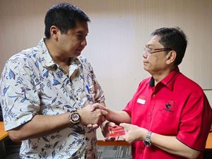Momen Maruarar Sirait Pamit dan Kembalikan KTA ke PDIP Momen Maruarar Sirait Pamit dan Kembalikan KTA ke PDIP
