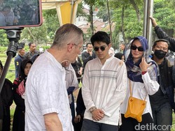 Bakti Luna Maya dalam Duka Kepergian Ibu Maxime Bouttier