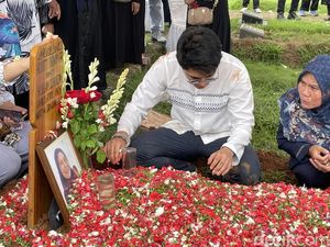 Duka Maxime Bouttier Ditinggal Sang Ibunda Duka Maxime Bouttier Ditinggal Sang Ibunda