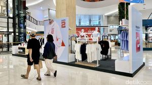 Mengintip Booth Merchandise Capres-Cawapres di FX Sudirman