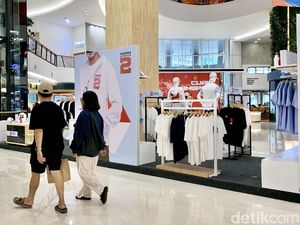 Mengintip Booth Merchandise Capres-Cawapres di FX Sudirman