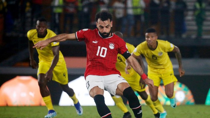 Soccer Football - Africa Cup of Nations - Group B - Egypt v Mozambique - Felix Houphouet Boigny Stadium, Abidjan, Ivory Coast - January 14, 2024  Egypts Mohamed Salah scores their second goal from the penalty spot REUTERS/Luc Gnago