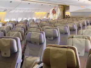 Naik Pesawat Ekonomi Rasa Jet Pribadi, Pelancong Terbang Hanya Berdua Naik Pesawat Ekonomi Rasa Jet Pribadi, Pelancong Terbang Hanya Berdua