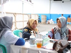 Cegah Penyakit, Pelipat Surat Suara Indramayu Diberi Asupan Vitamin