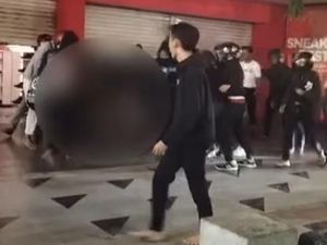 Ulah Brutal Gerombolan Pesilat Bikin Malam di Tunjungan Mencekam Ulah Brutal Gerombolan Pesilat Bikin Malam di Tunjungan Mencekam