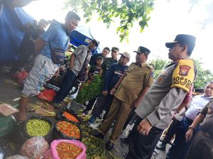 Pj Gubernur Sulsel Sidak Pasar: Harga Cabai Sudah Tak Pedas, Jadi Rp 30 Ribu