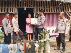 Polisi di Dumai Distribusikan Bantuan ke Daerah Terisolir dan Sosialisasi Pemilu