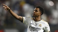 Namun penalti Vinicius pada menit ke-39 dan gol Rodrygo pada menit ke-64 membenamkan Barca. Kartu merah Ronald Araujo kian mengunci skor untuk Real Madrid.
