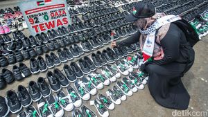 Ribuan Sepatu Anak Mejeng di Depan Kedubes AS, Ada Apa?