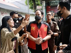 Potret Sidang Perdana Dito Mahendra Kasus Senpi Ilegal Potret Sidang Perdana Dito Mahendra Kasus Senpi Ilegal