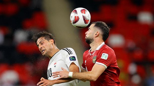 Soccer Football - AFC Asian Cup - Group D - Indonesia v Iraq - Ahmad bin Ali Stadium, Al Rayyan, Qatar - January 15, 2024  Iraq's Mohanad Ali in action with Indonesia's Jordi Amat REUTERS/Ibraheem Al Omari