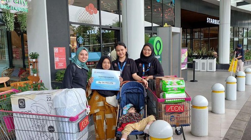 Syukur Ibu Ariqah Dapat Stroller Baru hingga Sembako Berkat Sahabat Baik