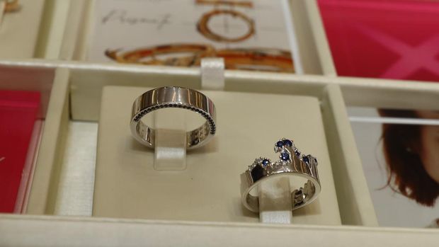 Ungkapkan Perasaan Cinta, Intip Koleksi Love Poetry Kolaborasi Frank & co. dan Desainer Monica Ivena