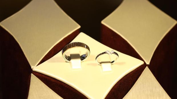 Ungkapkan Perasaan Cinta, Intip Koleksi Love Poetry Kolaborasi Frank & co. dan Desainer Monica Ivena