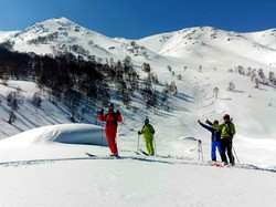 Resor Ski Tertinggi di Dunia Kehilangan Salju, Wisatawan pun Kecewa Berat