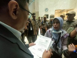 Ada Wanita Tiba-tiba Teriak di DPR, Djarot Menenangkan