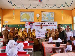 Andre Rosiade Salurkan Beasiswa PIP untuk 29 Murid SDN Bungo Pasang
