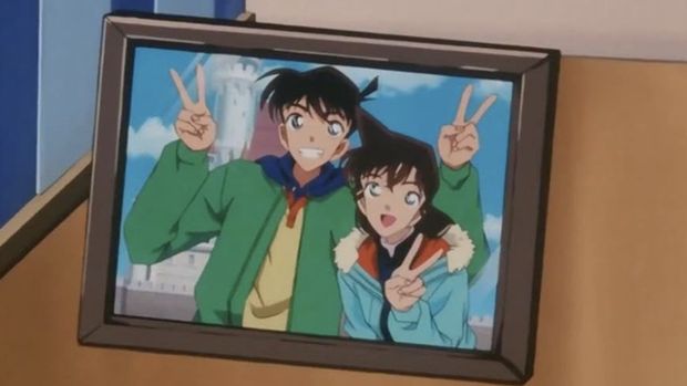 Detective Conan: Captured in Her Eyes (2000) Detective Conan: Captured in Her Eyes (2000) mengisahkan Conan dkk menjadi saksi pembunuhan. Ketika seorang petugas polisi ditembak mati oleh seorang pria dengan payung sebagai senjata, para detektif cilik ini ingin memburu pelakunya.