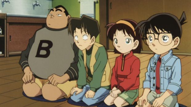 Detective Conan: Countdown to Heaven (2001) mengisahkan seorang anggota dewan bernama Iwamatsu Oki ditemukan tewas dengan cangkir sake pecah di sebelah tubuhnya.