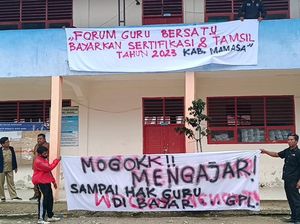 Guru di Mamasa Mogok Mengajar gegara Tunjangan Sertifikasi Menunggak 2 Bulan Guru di Mamasa Mogok Mengajar gegara Tunjangan Sertifikasi Menunggak 2 Bulan