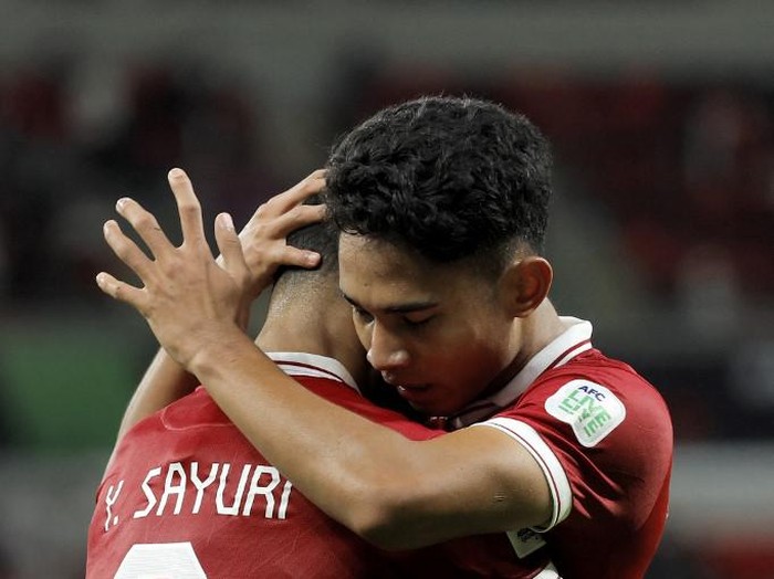 Indonesias midfielder #07 Marselino Ferdinan (R) celebrates with teammate midfielder #02 Yakob Sayuri after scoring his teams first goal during the Qatar 2023 AFC Asian Cup Group D football match between Indonesia and Iraq at the Ahmad bin Ali Stadium in Al-Rayyan, west of Doha on January 15, 2024. (Photo by KARIM JAAFAR / AFP)