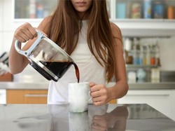 Jangan Keenakan, Kebiasaan Ngopi Berlebihan Bisa Ganggu Kesehatan