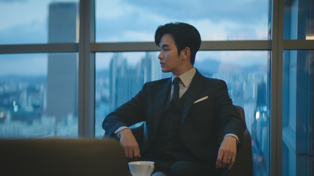 Kim Soo Hyun dalam drakor Queen of Tears/Foto: soompi.com Foto Kim Soo Hyun dalam drakor Queen of Tears.