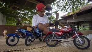 Kreatif! Limbah Pipa Paralon Disulap Jadi Miniatur Motor Jadul