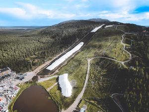 Salju bak Emas Putih, Resor Ski Berburu dan Menimbun Kini Salju bak Emas Putih, Resor Ski Berburu dan Menimbun Kini