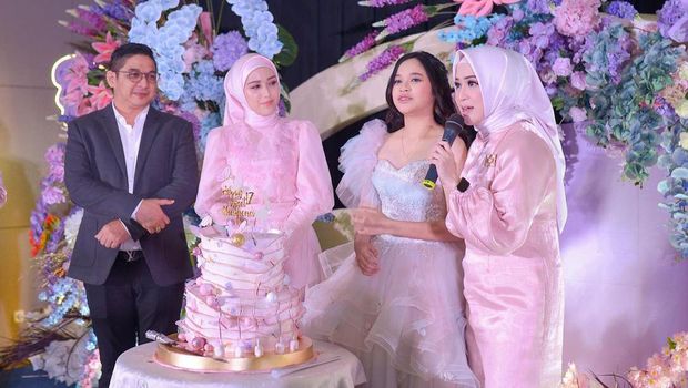 Okie Agustina dan Adelia Wilhelmina