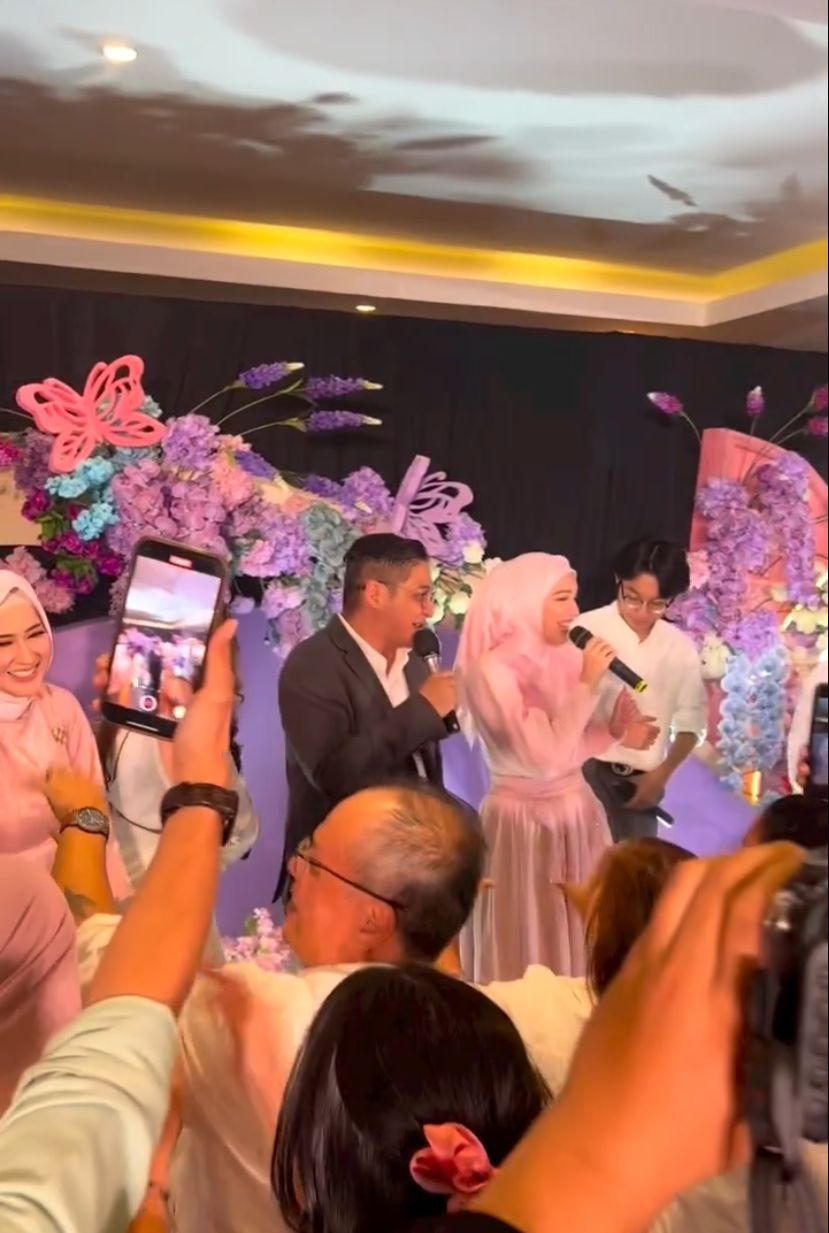 Okie Agustina dan Adelia Wilhelmina