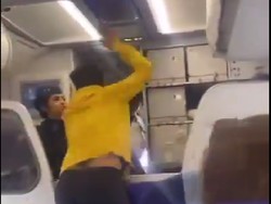 Penerbangan Tertunda 10 Jam, Penumpang Ngamuk Pukul Kopilot