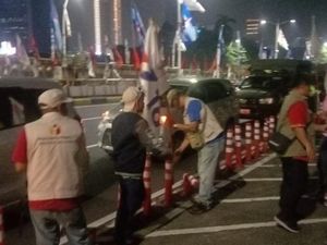 Bendera Parpol di Stick Cone Rasuna Said Membahayakan Akhirnya Ditertibkan Bendera Parpol di Stick Cone Rasuna Said Membahayakan Akhirnya Ditertibkan