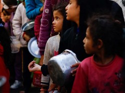 Serangan Israel Nggak Kelar-kelar, Warga Gaza Terancam Mati Kedinginan