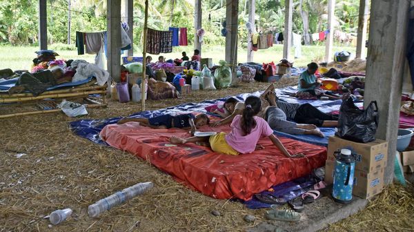 Potret Warga Terdampak Erupsi Gunung Lewotobi di Pengungsian