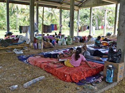 Potret Warga Terdampak Erupsi Gunung Lewotobi di Pengungsian
