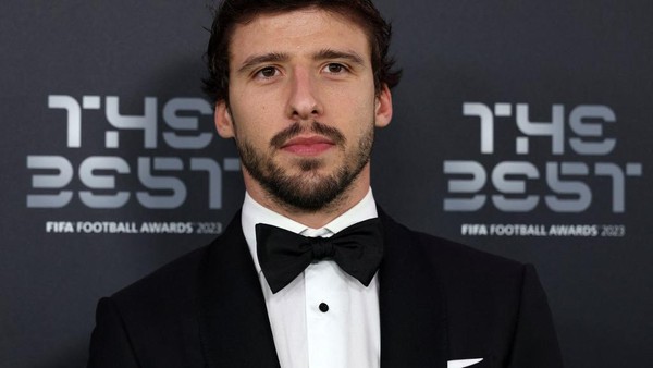 Ruben Dias Portugal and Manchester City defender Ruben Dias poses upon arrival to attend the Best FIFA Football Awards 2023 ceremony in London on January 15, 2024. (Photo by Adrian DENNIS / AFP)