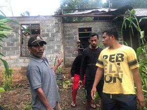Puluhan Rumah Rusak Diterjang Puting Beliung di Ngada Puluhan Rumah Rusak Diterjang Puting Beliung di Ngada