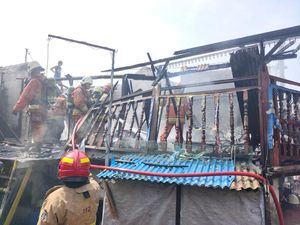 Rumah di Dupak Timur Surabaya Hangus Terbakar Diduga Korsleting Listrik