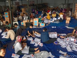 Lika-liku Dihadapi Pelipat Surat Suara Pemilu 2024 di Indramayu