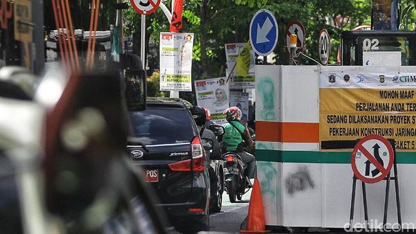 Terdampak Proyek Saluran Limbah, Jalan Cikini Padat Merayap