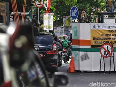 Terdampak Proyek Saluran Limbah, Jalan Cikini Padat Merayap
