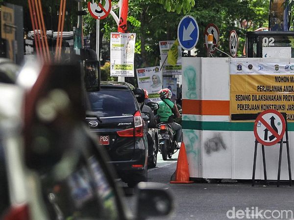 Terdampak Proyek Saluran Limbah, Jalan Cikini Padat Merayap
